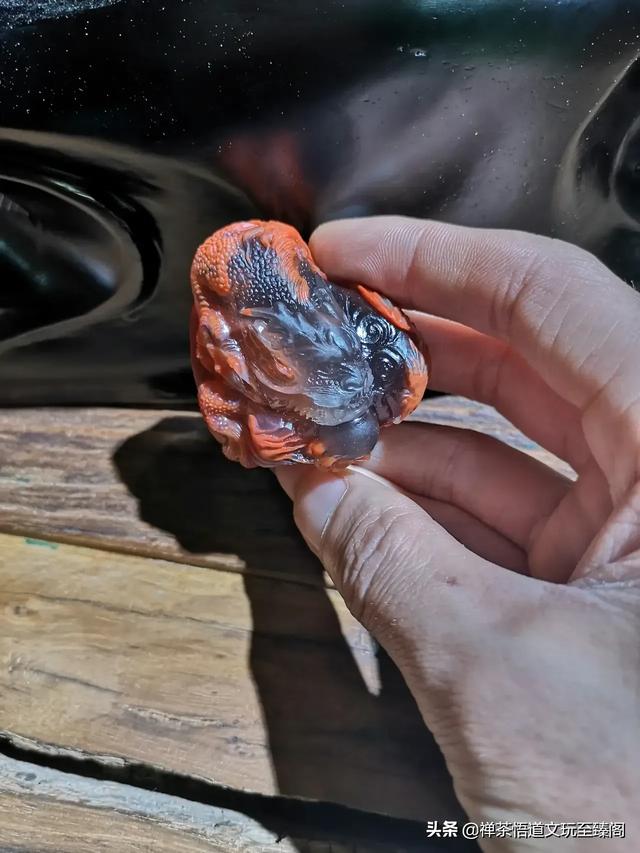 古有赤玉，今称南红，“温润如玉，国色南红”